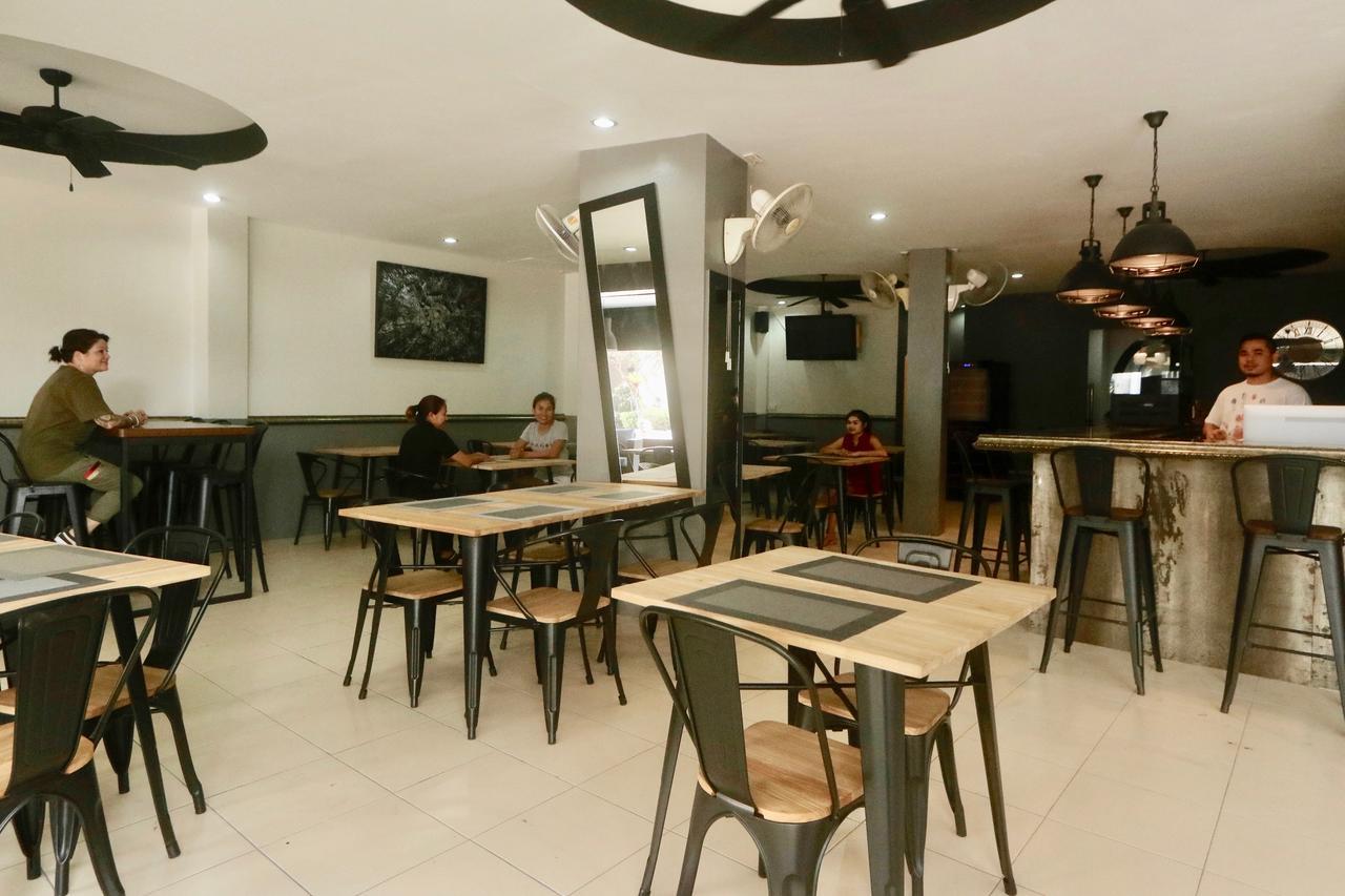 C&C Residence Bistro Restaurant パッタヤー エクステリア 写真